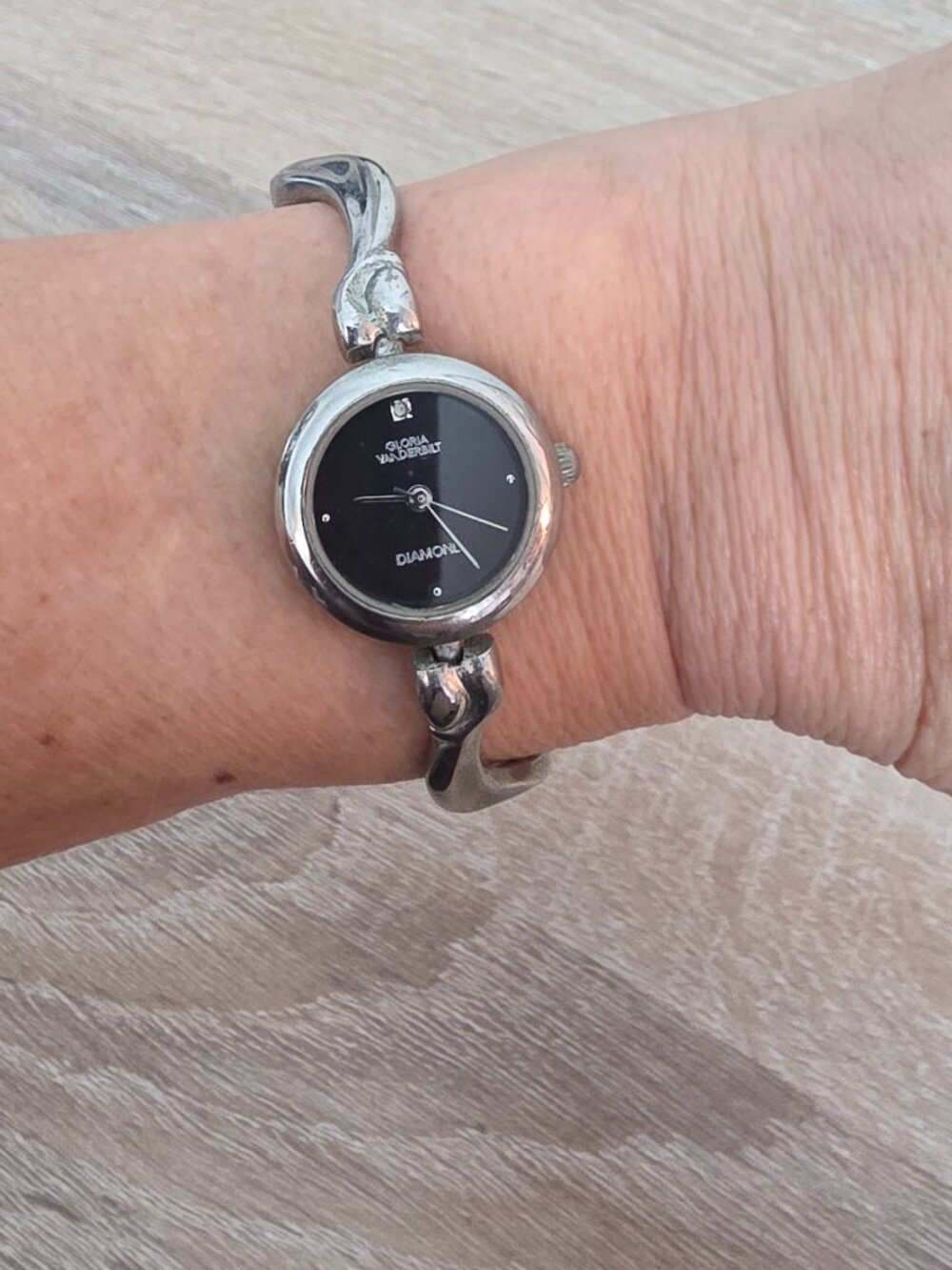 Gloria Vanderbilt Diamong Black Face Silver Watch